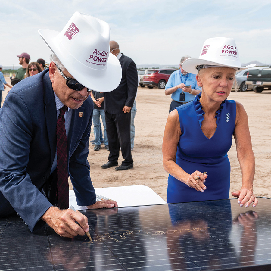 NMSU Chancellor Dan E. Arvizu and El Paso Electric President and CEO Kelly Tomblin